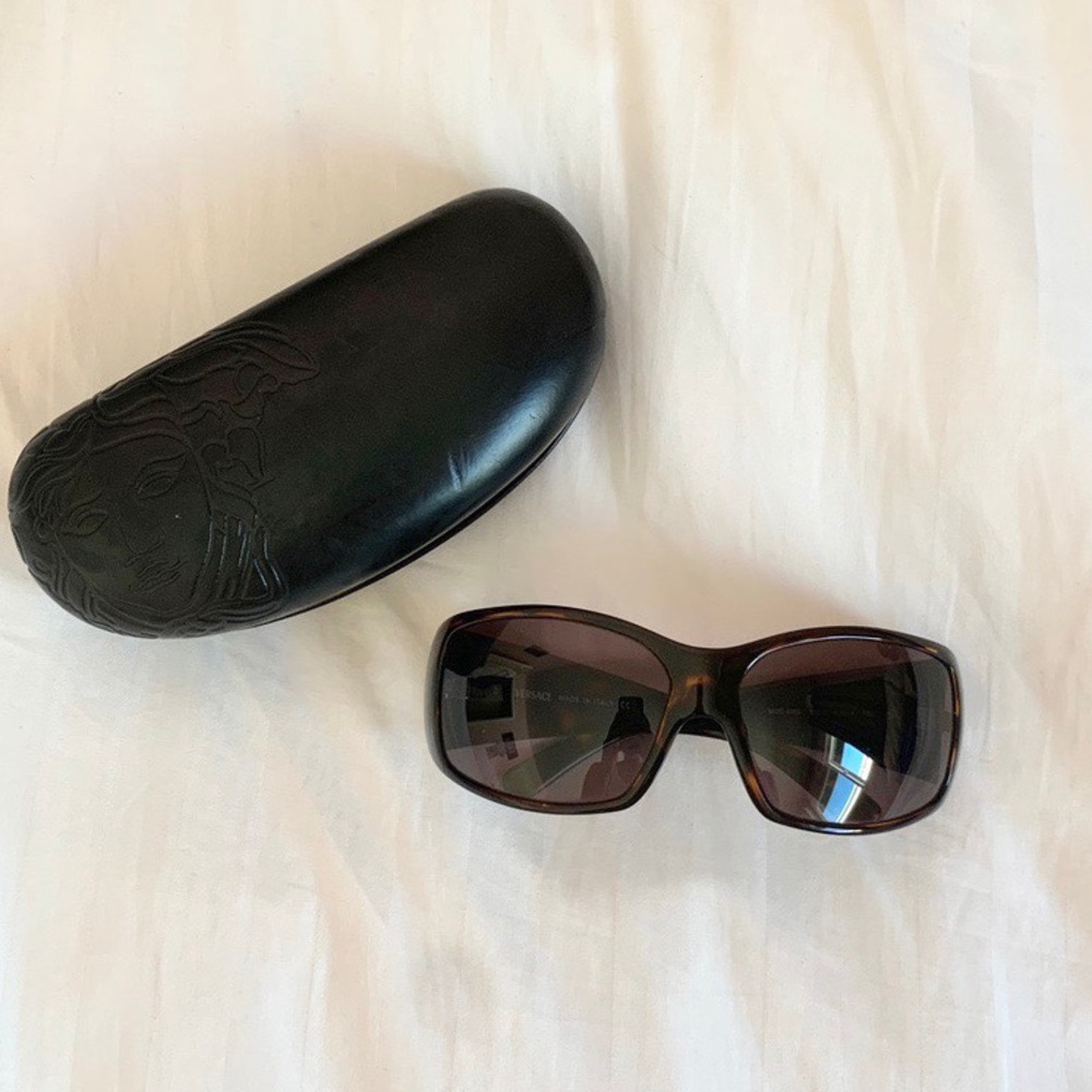 Versace Tortoise Sunglasses 🤎